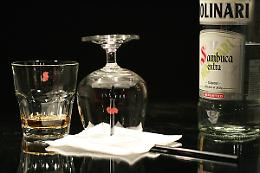 LUCCA. Commercio illegale Sambuca extra Molinari, 33 denunciati