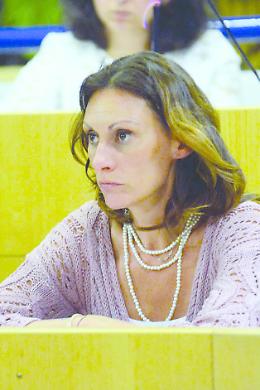 SETTIMO. I grillini perdono un pezzo, si è dimessa Alessandra Girard
