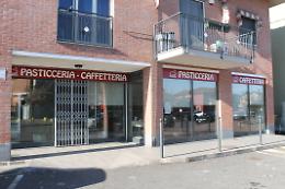 SETTIMO. Rapinata davanti al negozio, le portano via l'incasso