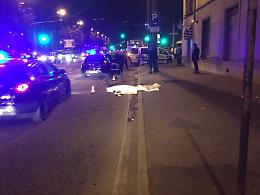 TORINO. Finisce  sotto il bus. Morto sul colpo