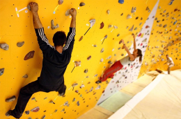 NOVARA. Cade da parete arrampicata, grave quattordicenne