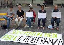 IVREA.  "Per l'intolleranza solo posti in piedi". Ballurio contro le Sentinelle in piedi