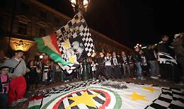 MILANO. Minaccia e spara vicino a un giovane che festeggia la Juventus
