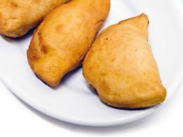PANZEROTTI PATATE, PISELLI, MENTA CON NEGROAMARO ROSATO