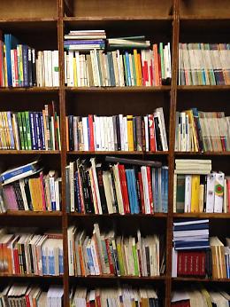 TORINO. Dopo l'appello. In centinaia davanti alla porta della libreria Paravia