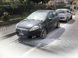 GASSINO TORINESE. Incendio doloso all'auto di un barista