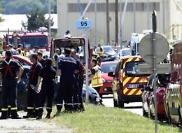 LIONE. Attentato alla centrale del gas. Un morto decapitato. Preso terrorista