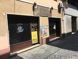 STRAMBINO. Vincono 100 euro al gratta e vinci e poi rapinano la tabaccheria