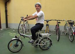 BUSANO. Birzillotto: "rinuncio all'auto e mi muovo sulla bici elettrica"