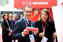MILANO. “Share a Coca Cola”, Giuseppe Sala personalizzata la propria lattina