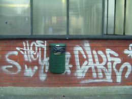 BRANDIZZO. La stazione presa di mira dai vandali