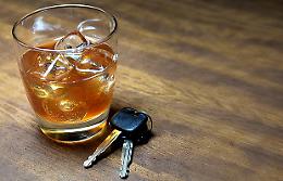 CUNEO. Alla guida con tasso alcol che sfiora il coma, denunciato
