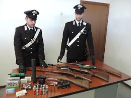 ALBIANO D'IVREA. Inseguiti dai carabinieri abbandonano furgone con armi e munizioni