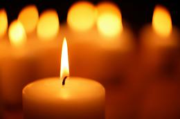 MILANO. Parigi: appello, alle 22 accendere candele alle finestre