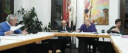 SAMONE. Aumentano le tasse e pure gli stipendi della Giunta. Giovando: "vendi l'immagine della mugna queia"