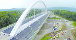 PAVONE CANAVESE. Viadotto Marchetti. Tombino o presa per il tombino?
