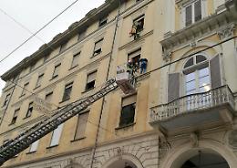 TORINO. "Non trovo lavoro", minaccia di buttarsi da cornicione