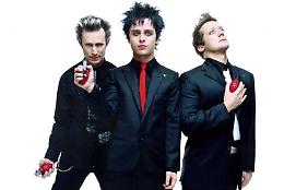 TORINO. Musica: fan sotto la neve da ore per i Green Day