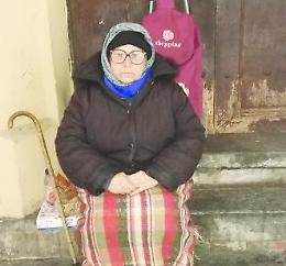 CHIVASSO. Sotto i portici l'appello di nonna Gina: "Voglio tornare in Romania"