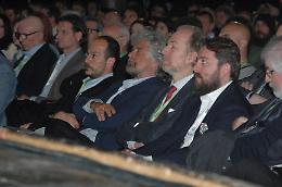 IVREA. M5S: Grillo dribbla cronisti, parlate con Casaleggio