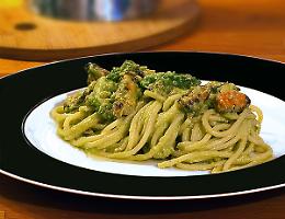 Tagliolini con asparagi, cozze, vongole con il Merlara DOC