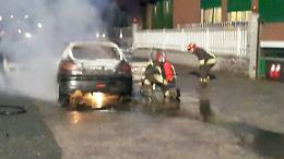 ROBASSOMERO. Auto in fiamme sulla provinciale.