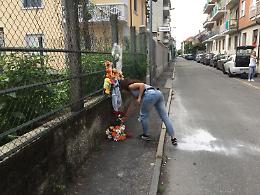 SETTIMO. Bimbo gettato dal balcone. La mamma resta in carcere
