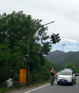 CERES. Distrutto l'impianto semaforico della provinciale