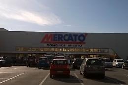 MONDOVÌ. Pentola a pressione sospetta davanti al Mercatò a Mondovì