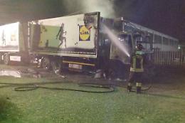 RIVARA. Giallo sull’incendio al Tir “Non ho mai ricevuto minacce”