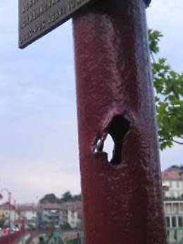 IVREA. Atto vandalico ad un luogo simbolo della memoria