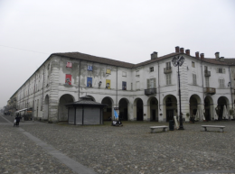 VENARIA. (Ex) Quadrupedi si nasce o si diventa?