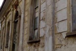 GASSINO. La vecchia scuola perde pezzi...