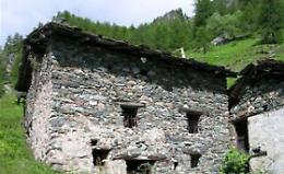 VALLI DI LANZO. Caos per gli accatastamenti