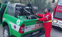 In fiamme il sentiero del Gallo, l'Aib scongiura il peggio