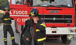 Finisce con l'auto in dirupo, muore 76enne