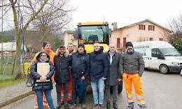 DRUENTO. Pala meccanica per i paesi terremotati