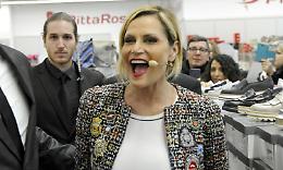 CHIVASSO. Simona Ventura: "Super favorevole al super green pass, lockdown per i non vaccinati? Certo!"