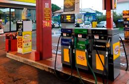 BAVENO. Tessera dell'azienda per fare benzina in cambio di soldi, denunciato