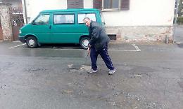 CIRIE'. Candusso gioca a golf... nelle buche stradali!