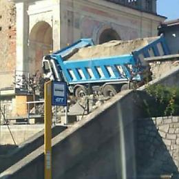 SAN MARTINO. Chiesti 34mila euro di danni per il muro crollato in piazza