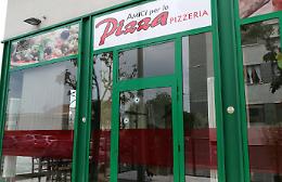 CIRIE'. Spari nella notte contro la vetrata di una pizzeria