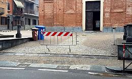 BRANDIZZO. I dissuasori della piazza sempre rotti