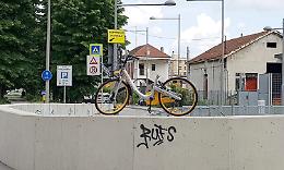 SETTIMO. Biciclette arancioni sparse per la città, la Riciclistica Settimese vuole “salvarle”