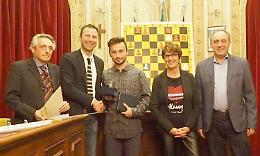 LIVORNO FERRARIS. Premiato in sala consiliare lo scacchista Davide Loggia