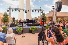 SETTIMO. Grande successo all’apertura della stagione estiva del Jazz al Torino Outlet Village