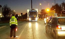 BRANDIZZO. Un trasporto eccezionale transita, ma nessuno lo sa