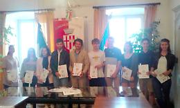 PIVERONE. Consegnata una copia della Costituzione ai ragazzi nati nel 2000