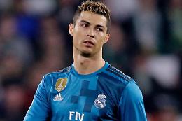 CALCIO. Saluti e strette mano, Ronaldo entra al Jtc cantando