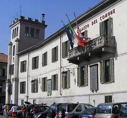 CUORGNÈ. Tetto del Municipio: in subappalto i lavori